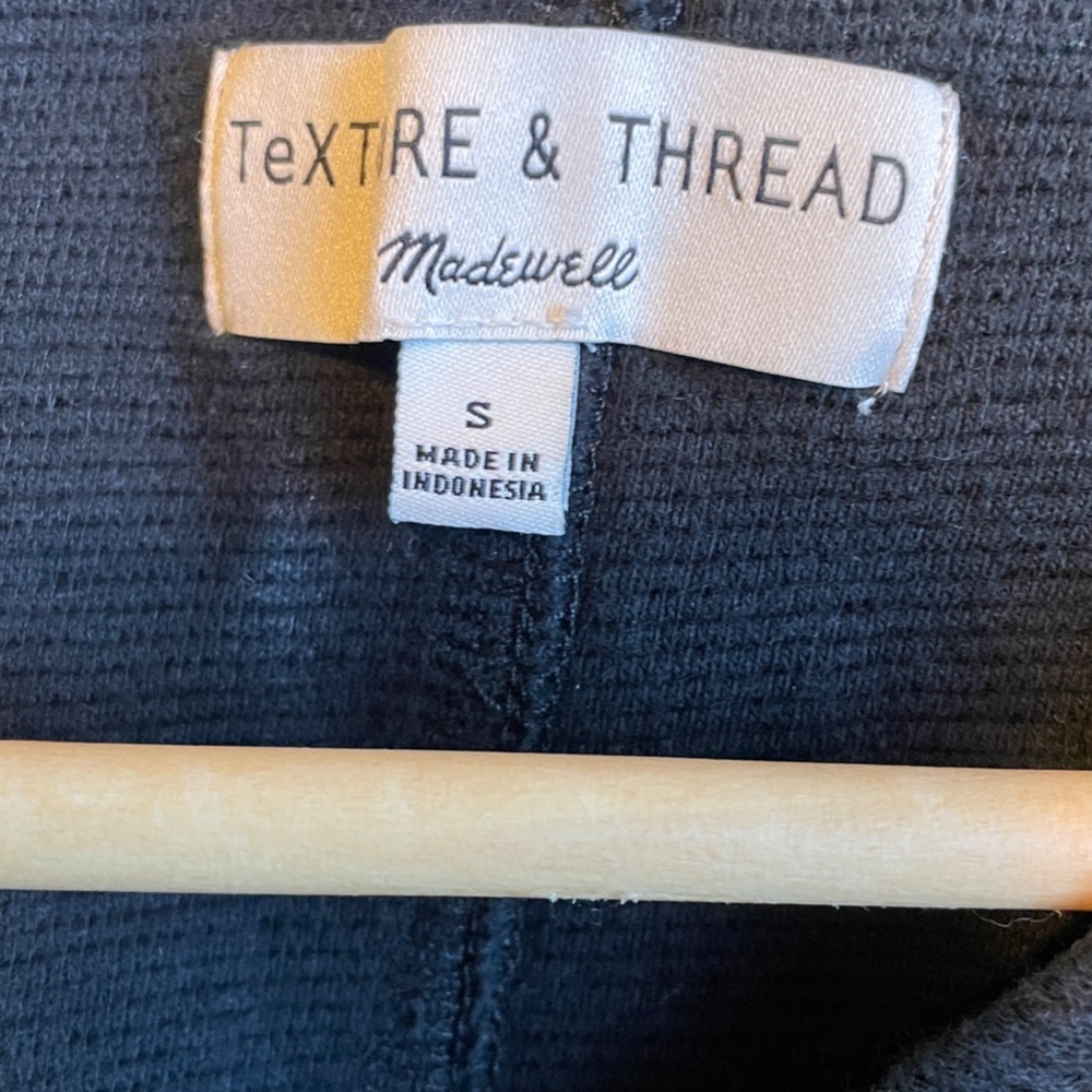 Texture & Thread Tank Top - Picture 2 of 2
